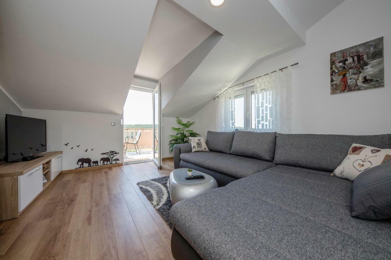 Vila Marija Kampor Esterno foto